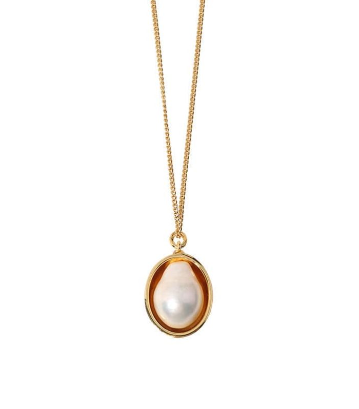Elegant Pearlescent Pendant Necklace